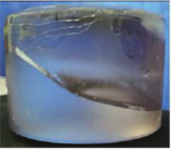 Sapphire ingot cracking defect caused by thermal stress