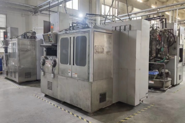 Advanced multi-wire saw slicing sapphire crystal ingots into wafers